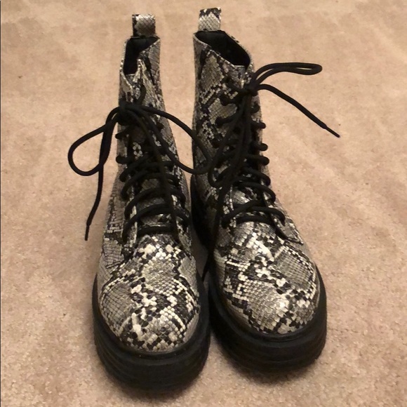 MIA Snakeskin Platform Boots - Picture 2 of 5